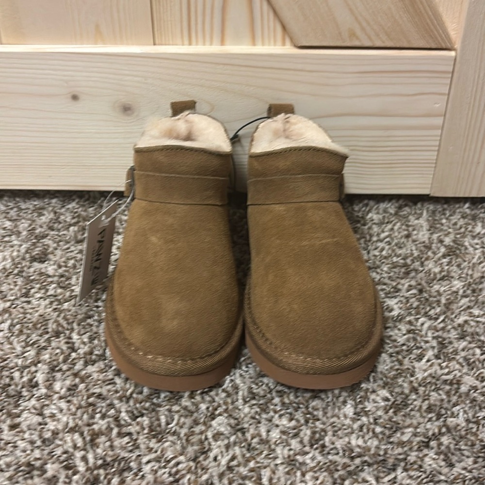 COPY - Brown Suede Boots Pawz by Bear Paw Amy Youth Hickory 220 Girls Size 10